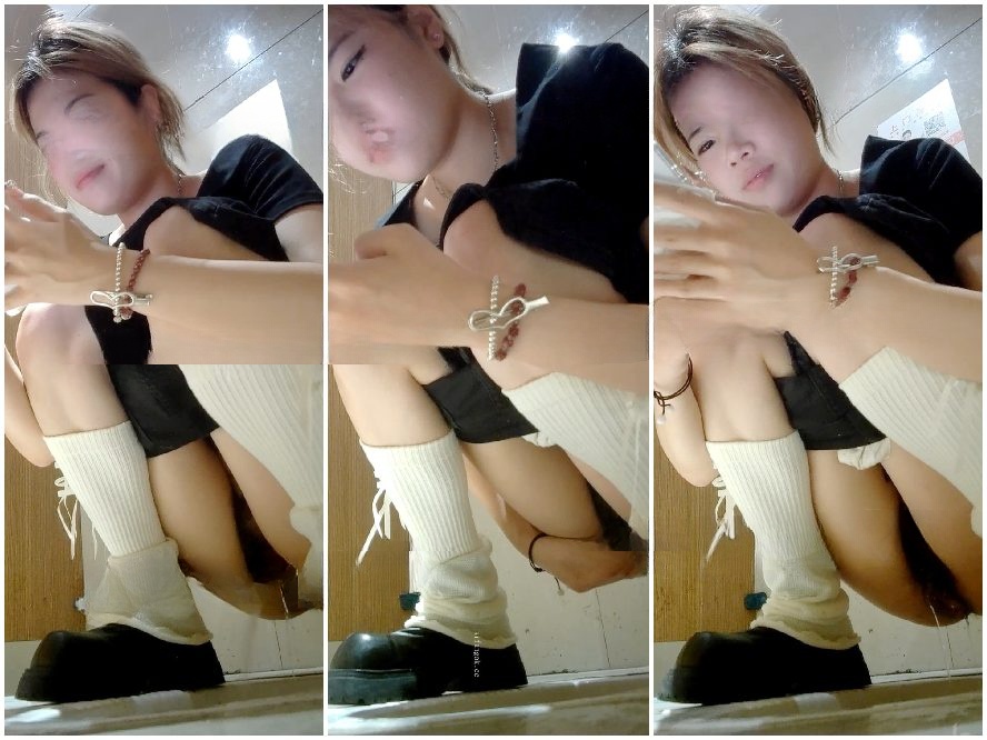 Hidden Camera パノラマ正面ビュー：白いストッキングの毛深い美女 (5V)