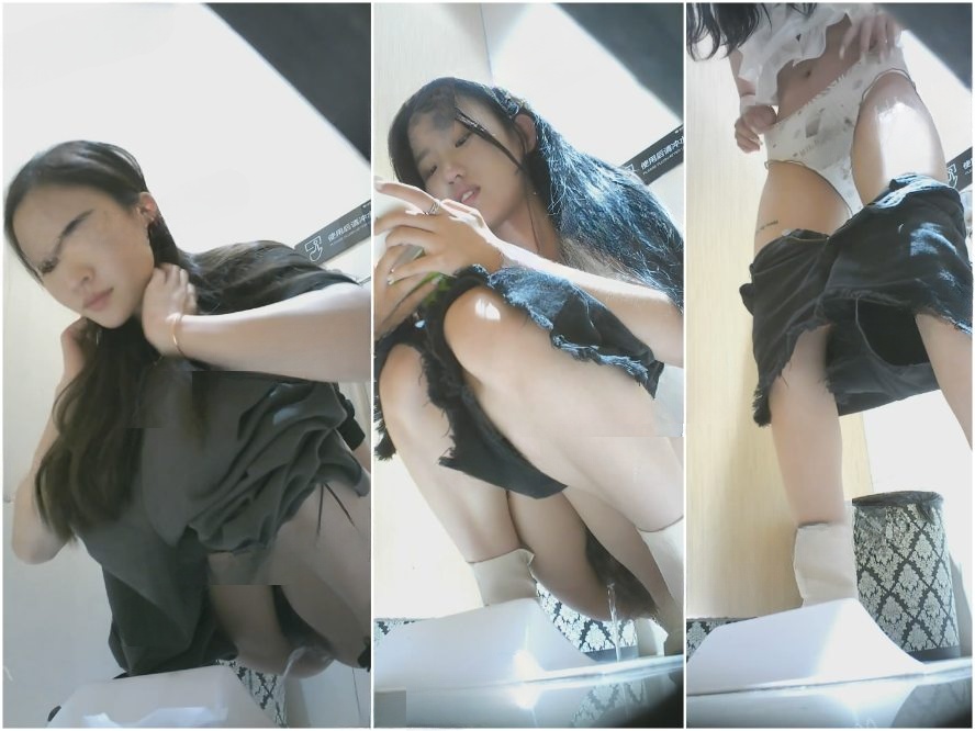 Spy Today 新商品：バーのトイレの下に隠された、ミルクティー色のパンティーを履いたデニムショートパンツ姿の可愛い女の子を高画質で撮影した…